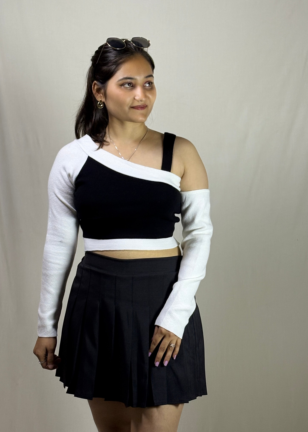 Black & White Bijli